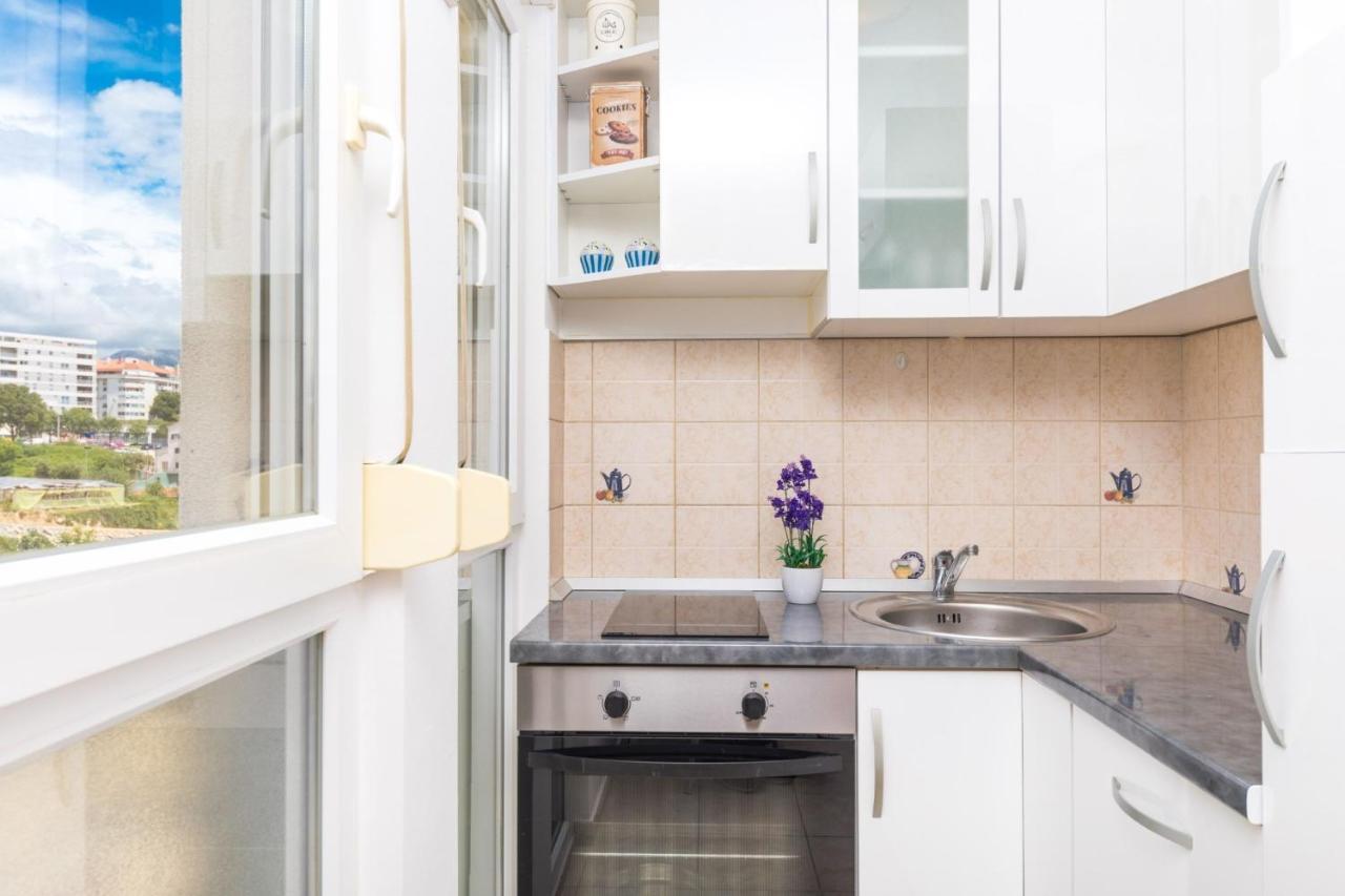Lägenhet Close To Znjan Beach Spacious Studio With Balcony *