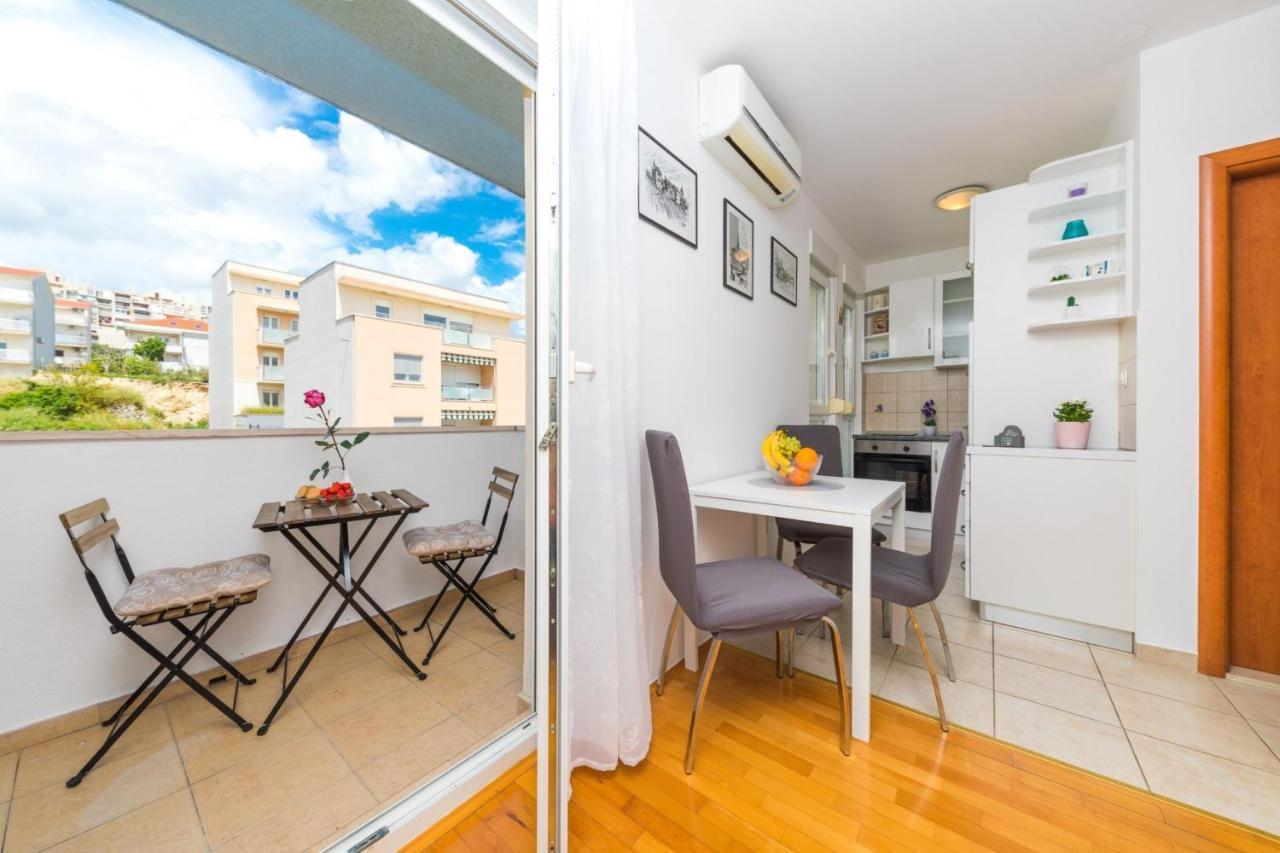 Lägenhet Close To Znjan Beach Spacious Studio With Balcony Split